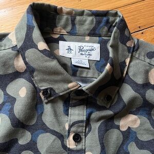Penguin camo camouflage pop art army green camp shirt short sleeve button up M L